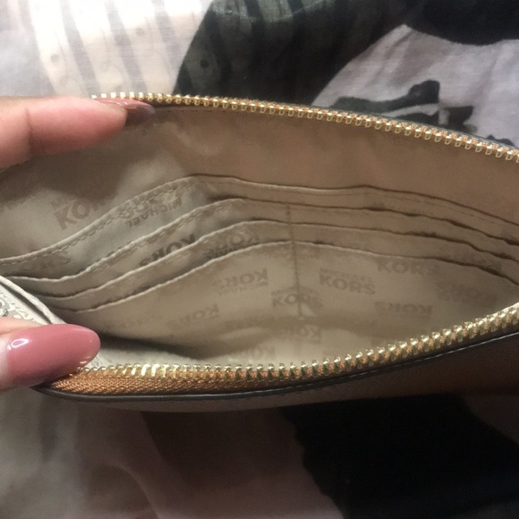 Michael Kors tan wristlet - Picture 6 of 13